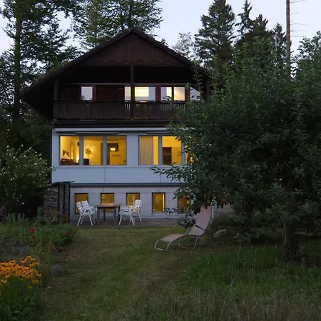 Hausteil In Einer Waldlichtung Im Stadtwald Apartment *